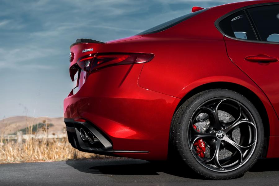 Детали экстерьера Alfa Romeo Giulia Quadrifoglio (952) 2016 года  (NA) (фото 30 из 86)